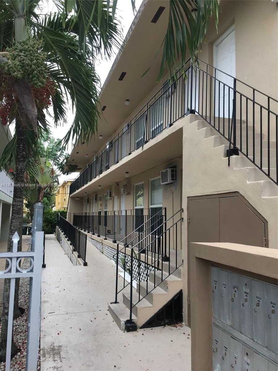 Small Image of 960 BIARRITZ DR #6, Miami Beach Number 2
