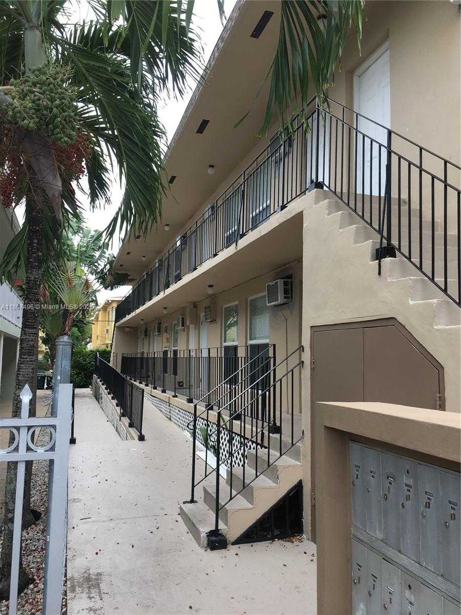 Small Image of 960 BIARRITZ DR #6, Miami Beach Number 3