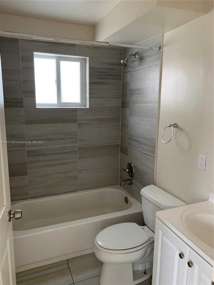 Small Image of 960 BIARRITZ DR #6, Miami Beach Number 5