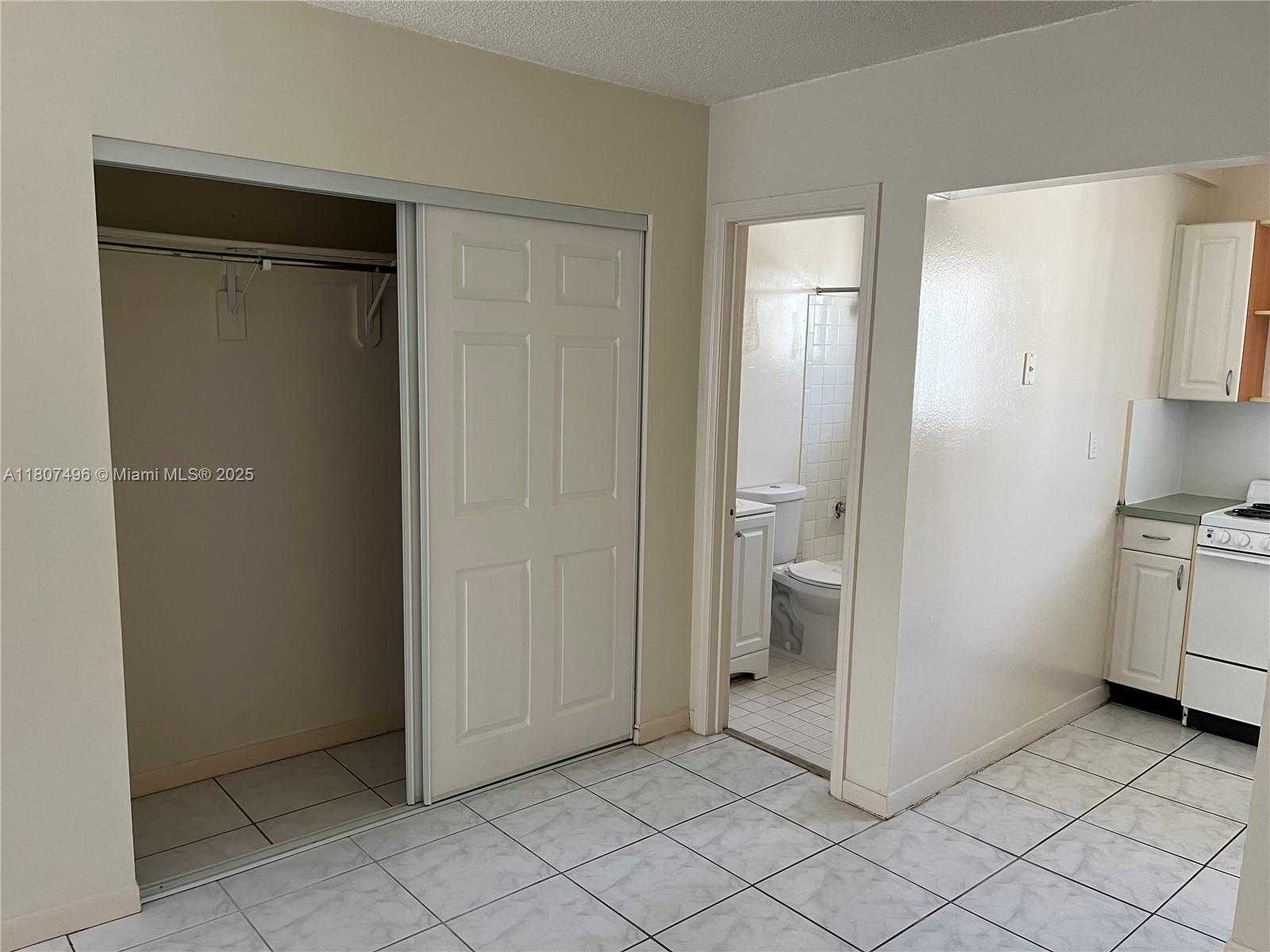 Small Image of 960 BIARRITZ DR #6, Miami Beach Number 6