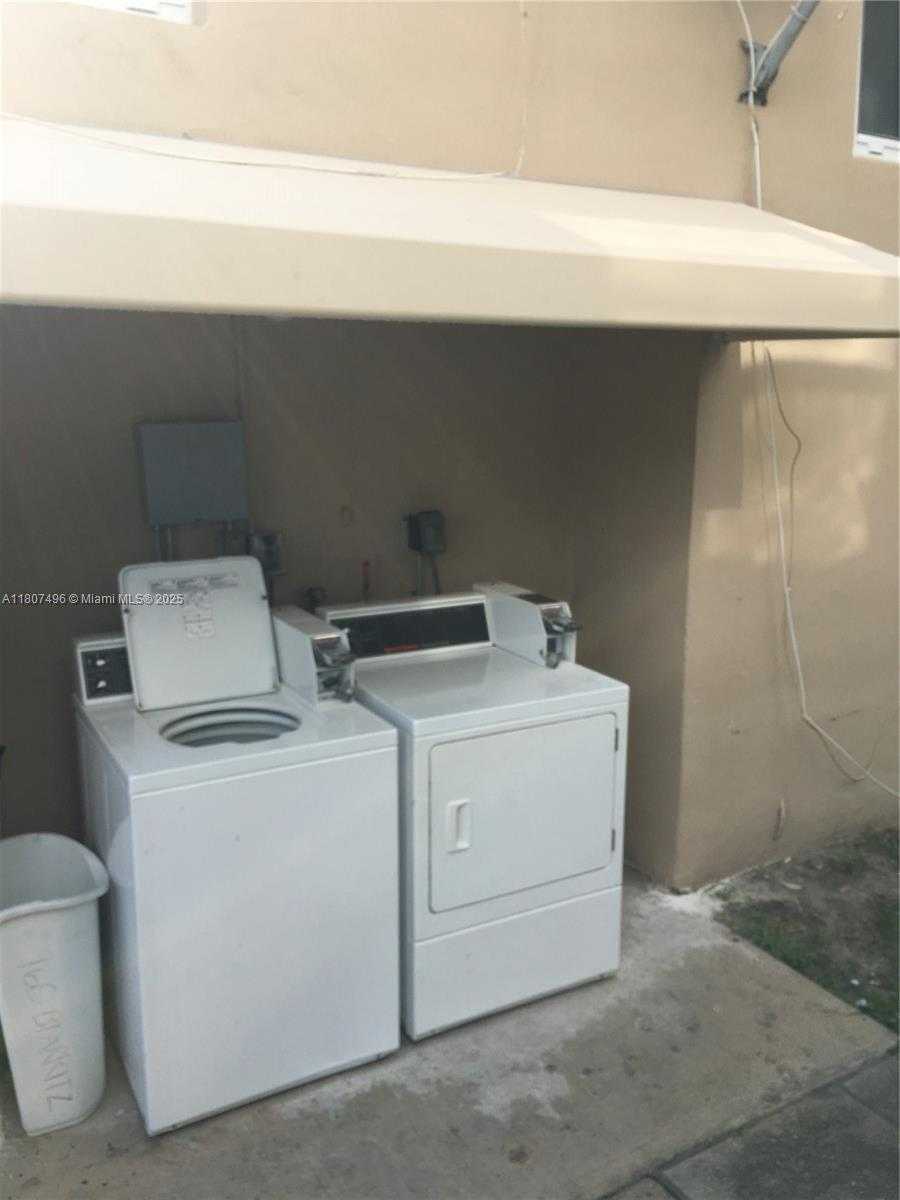 Small Image of 960 BIARRITZ DR #6, Miami Beach Number 7