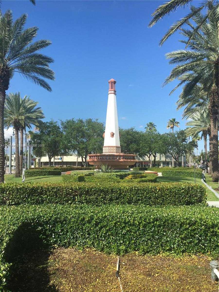 Small Image of 960 BIARRITZ DR #6, Miami Beach Number 8