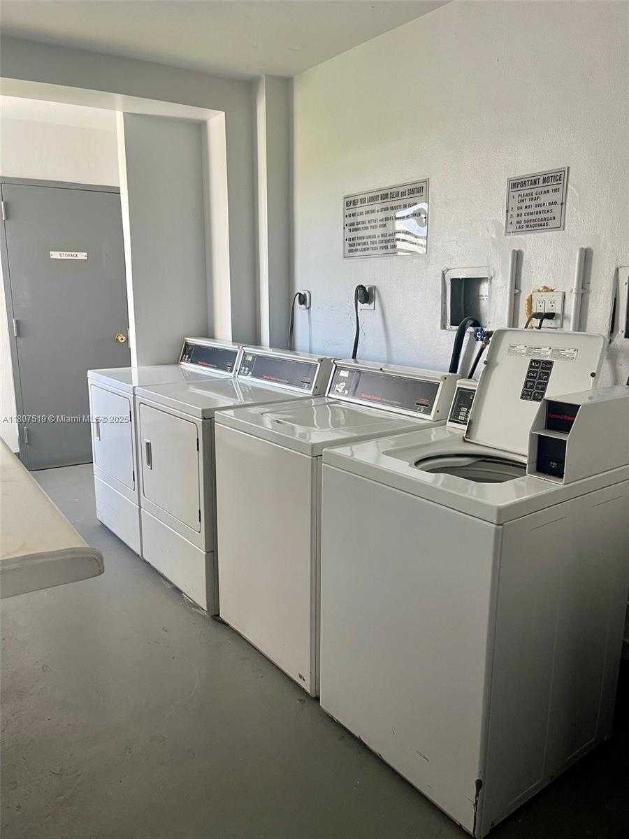 Small Image of 20400 E Country Club Dr, Aventura, FL 33180, USA Number 10