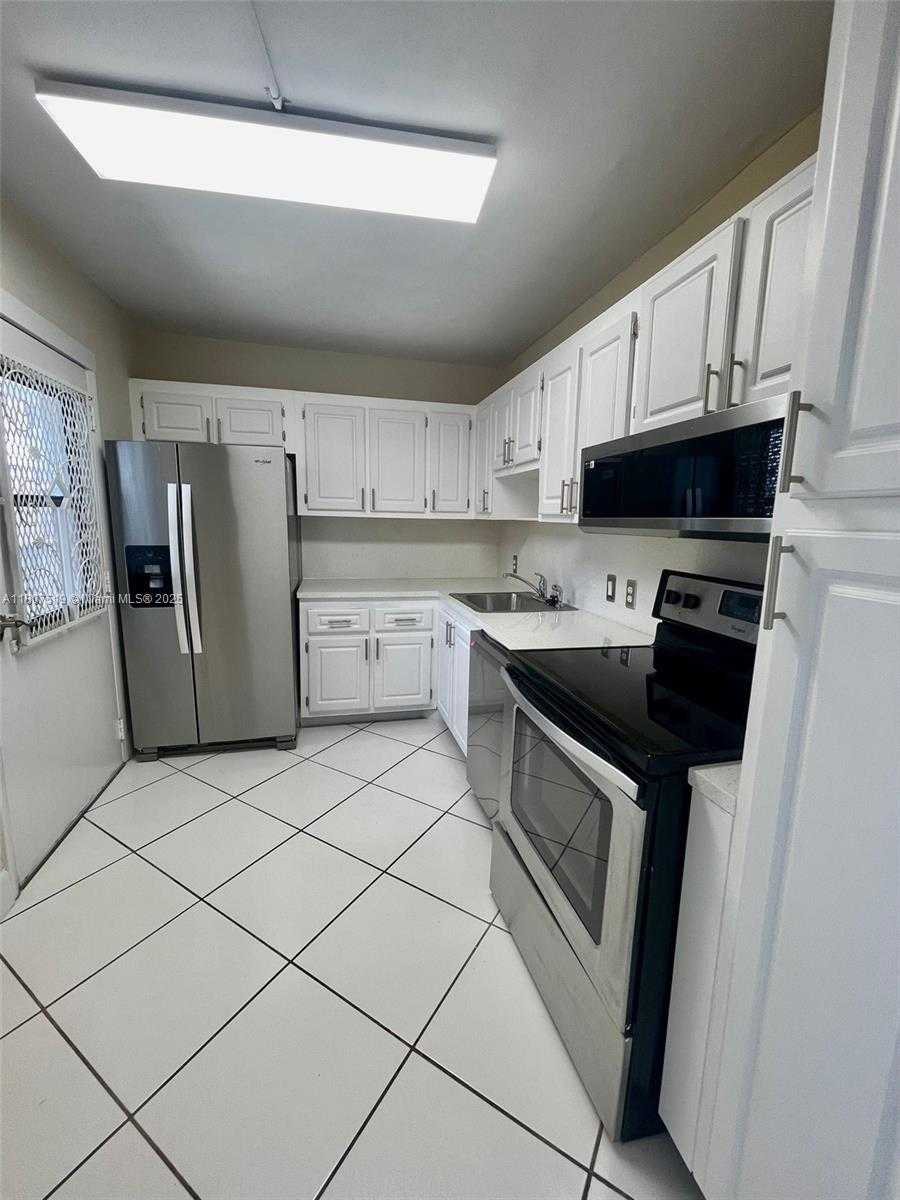 Small Image of 20400 E Country Club Dr, Aventura, FL 33180, USA Number 12