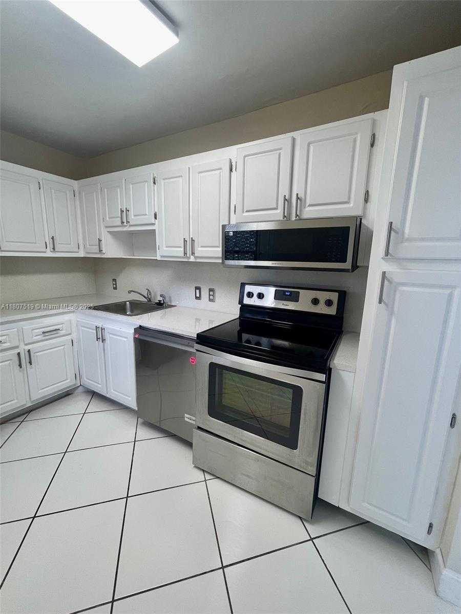 Small Image of 20400 E Country Club Dr, Aventura, FL 33180, USA Number 13