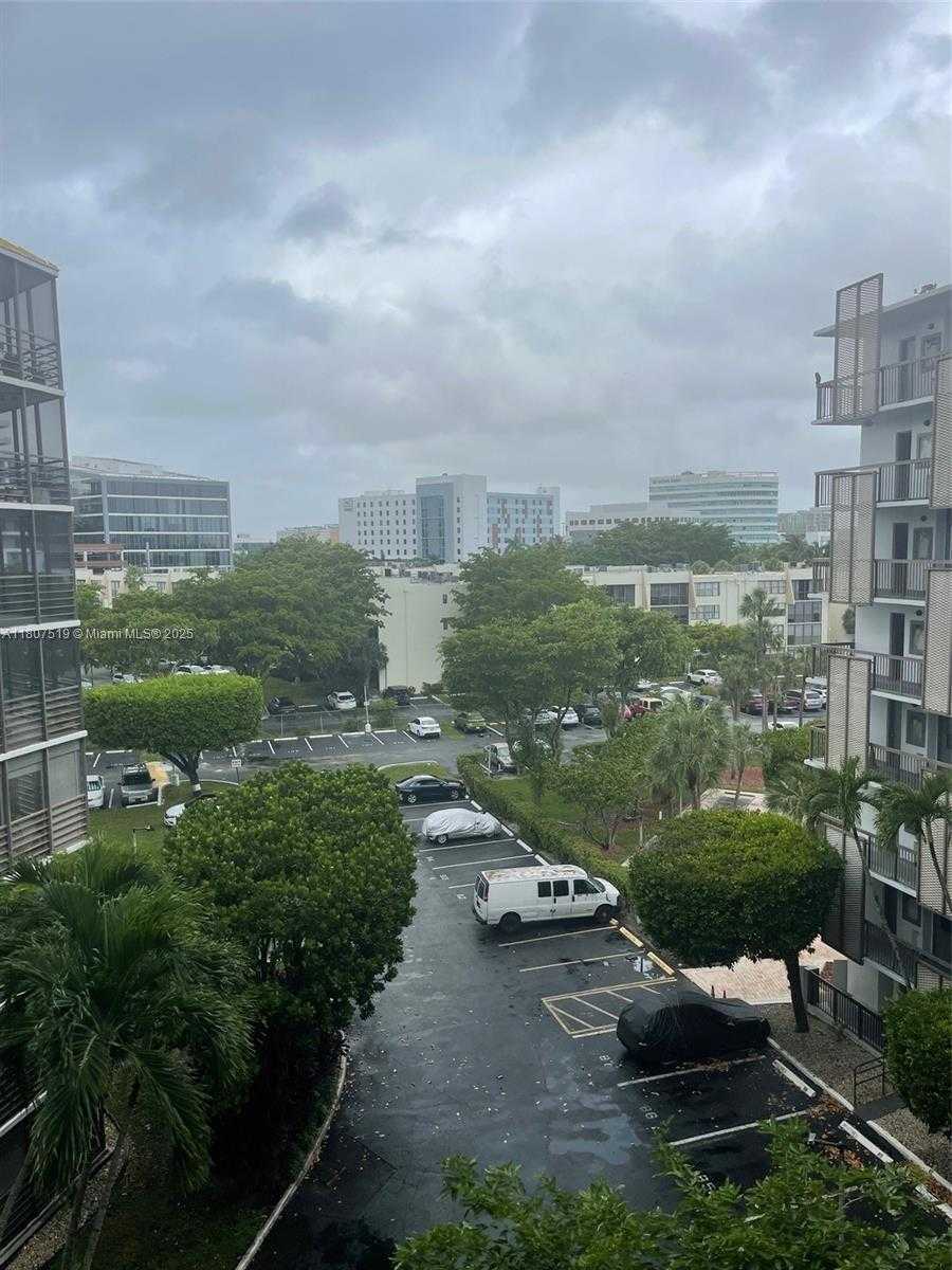 Small Image of 20400 E Country Club Dr, Aventura, FL 33180, USA Number 5