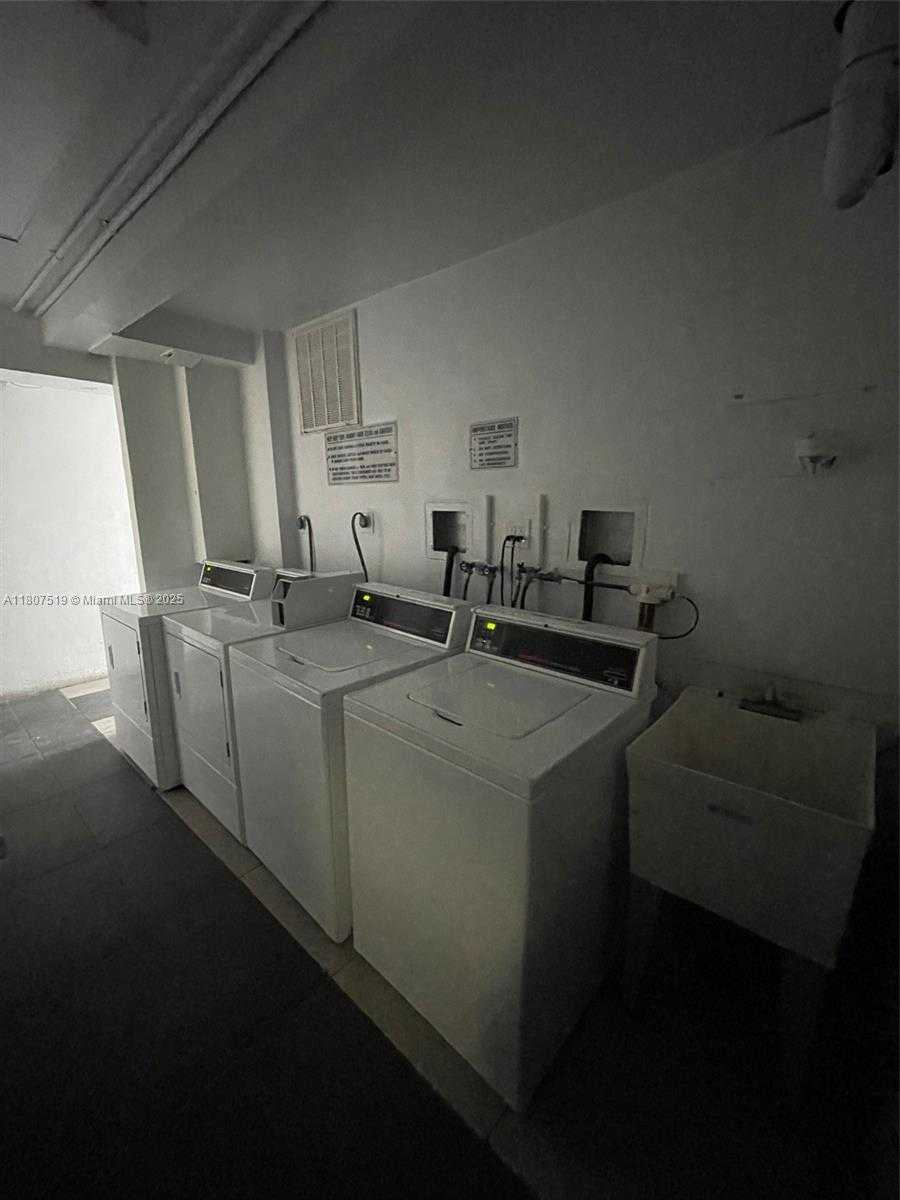 Small Image of 20400 E Country Club Dr, Aventura, FL 33180, USA Number 6