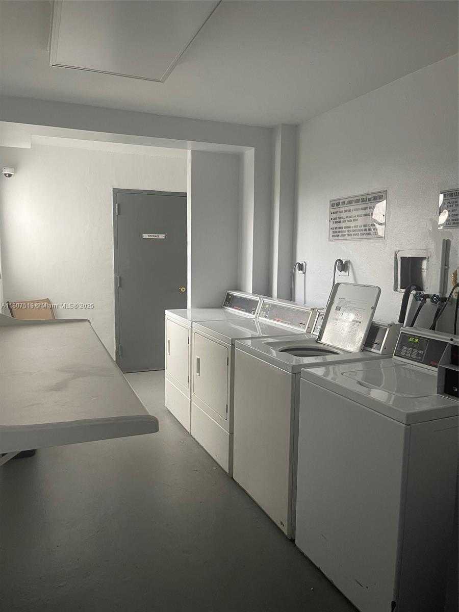 Small Image of 20400 E Country Club Dr, Aventura, FL 33180, USA Number 7