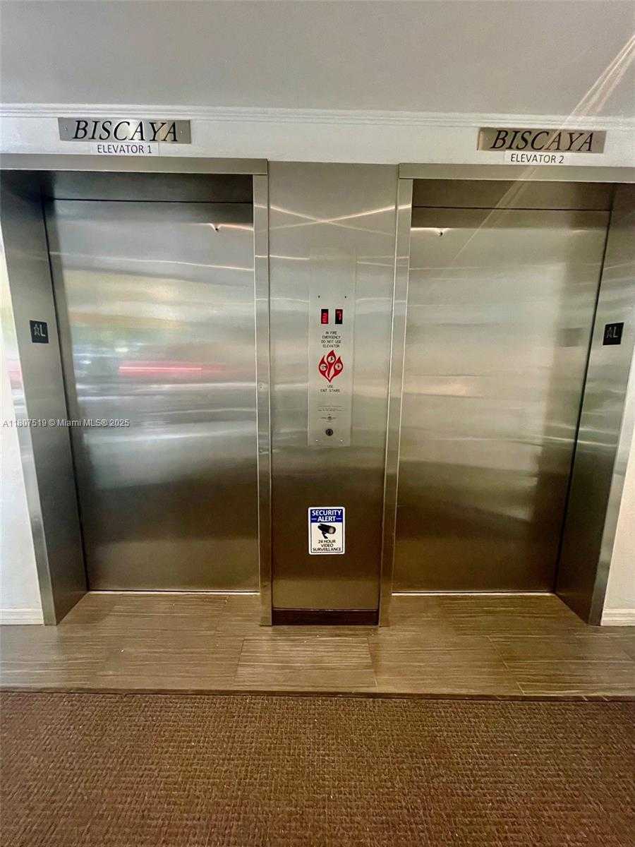 Small Image of 20400 E Country Club Dr, Aventura, FL 33180, USA Number 9