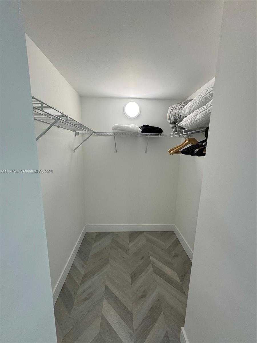 Small Image of 1800 COLLINS AVE #5B, Miami Beach Number 10