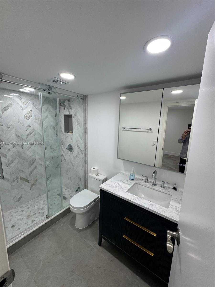 Small Image of 1800 COLLINS AVE #5B, Miami Beach Number 17