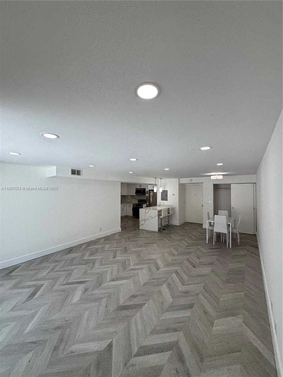 Small Image of 1800 COLLINS AVE #5B, Miami Beach Number 20