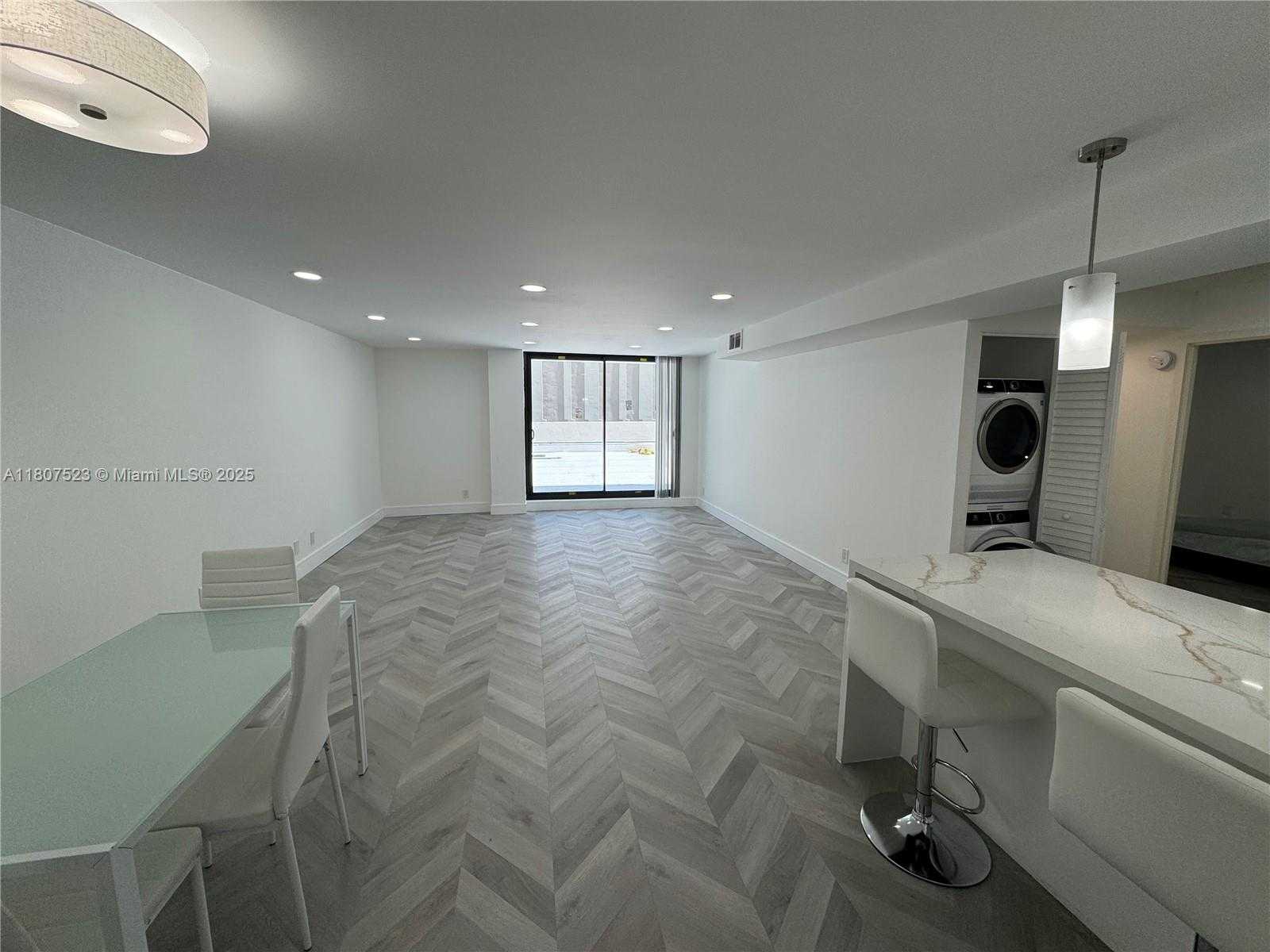 Small Image of 1800 COLLINS AVE #5B, Miami Beach Number 5
