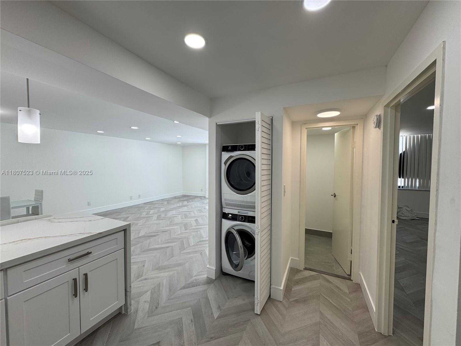 Small Image of 1800 COLLINS AVE #5B, Miami Beach Number 6