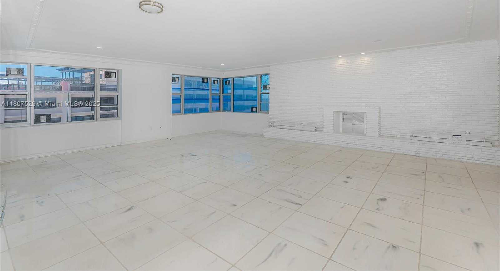 Small Image of 5255 COLLINS AVE #14D, Miami Beach Number 17