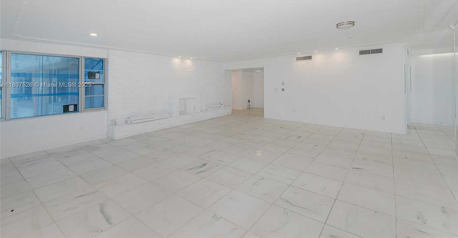 Small Image of 5255 COLLINS AVE #14D, Miami Beach Number 18