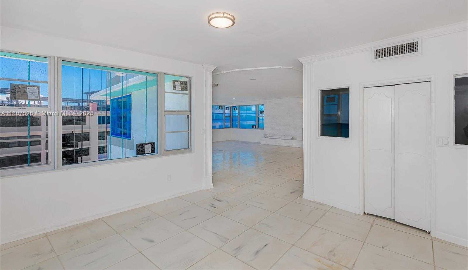 Small Image of 5255 COLLINS AVE #14D, Miami Beach Number 21