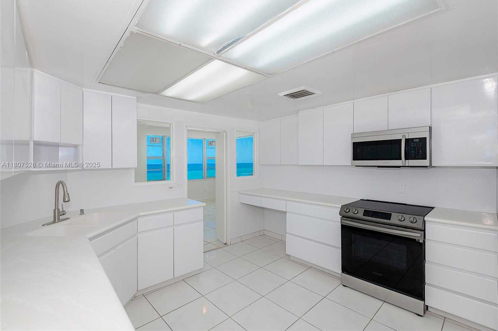 Small Image of 5255 COLLINS AVE #14D, Miami Beach Number 23