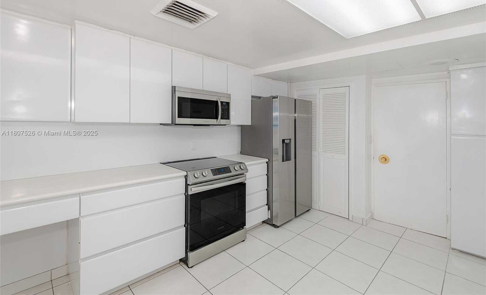 Small Image of 5255 COLLINS AVE #14D, Miami Beach Number 25