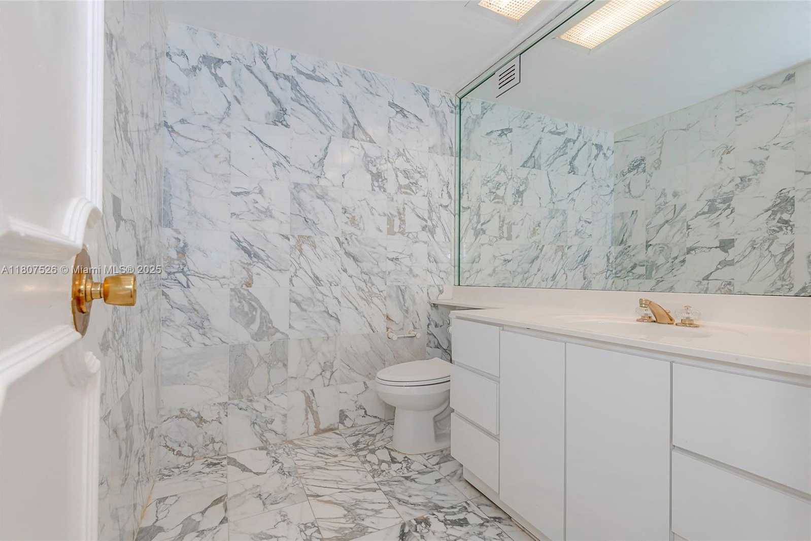 Small Image of 5255 COLLINS AVE #14D, Miami Beach Number 26