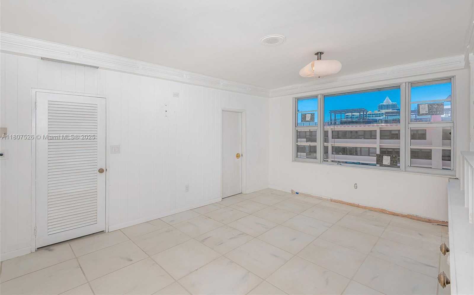 Small Image of 5255 COLLINS AVE #14D, Miami Beach Number 28