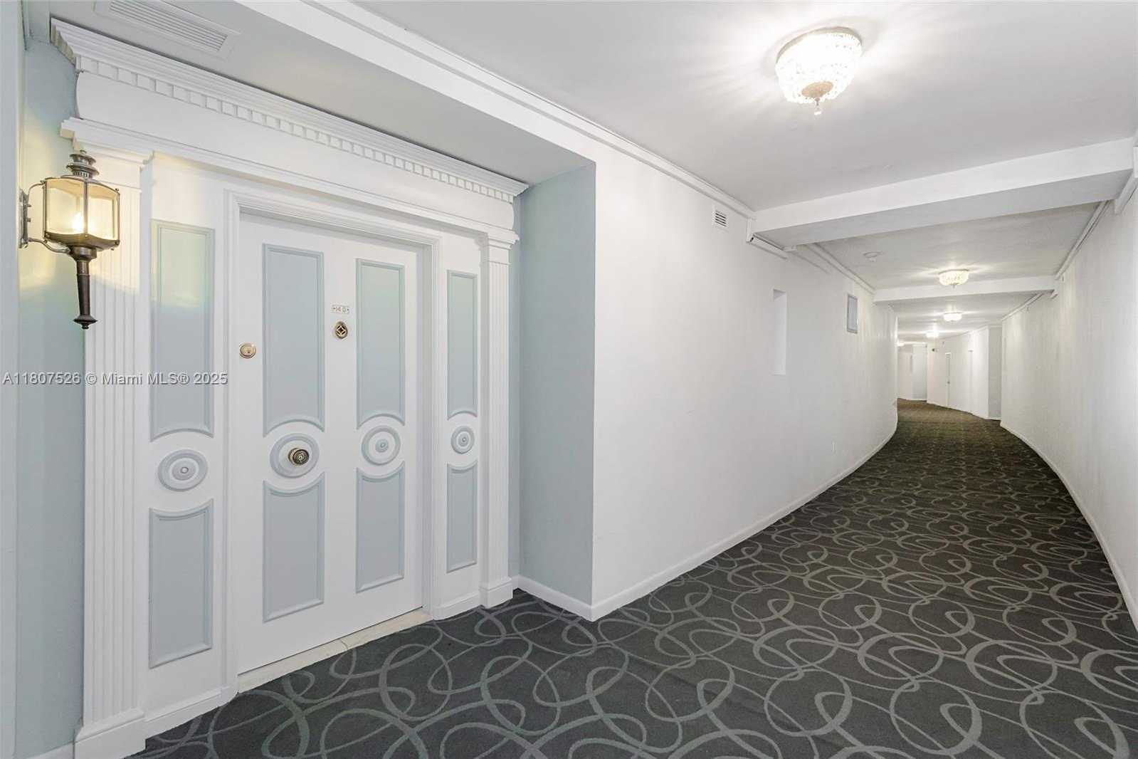Small Image of 5255 COLLINS AVE #14D, Miami Beach Number 3