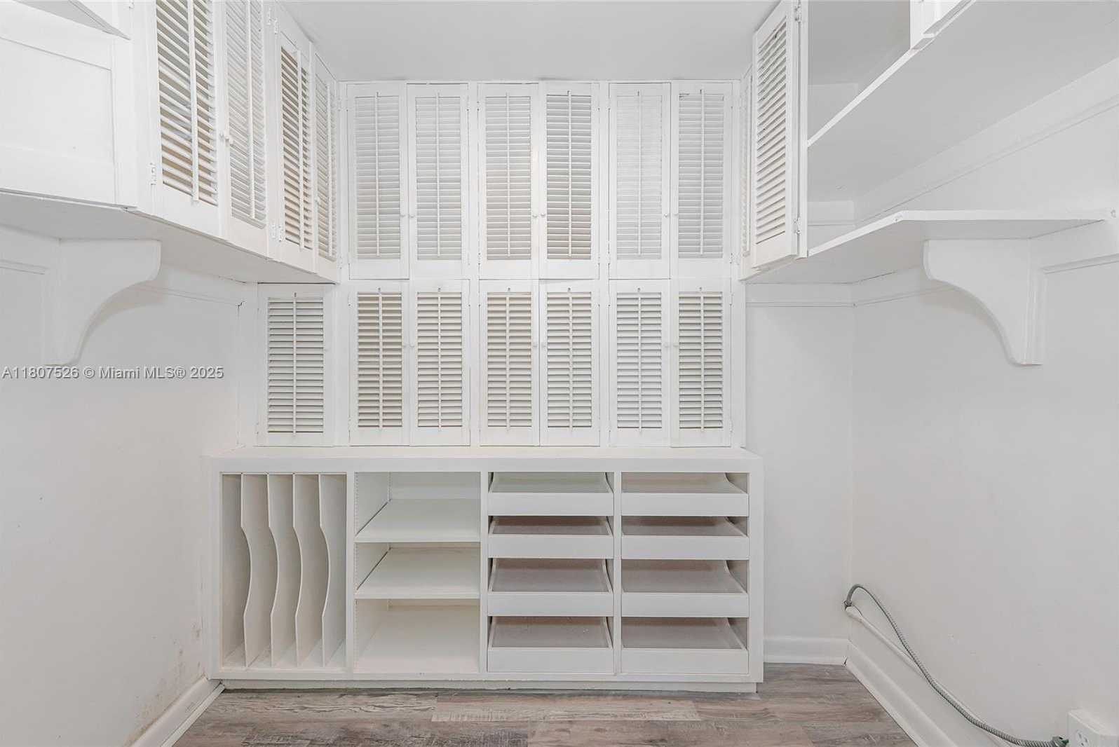 Small Image of 5255 COLLINS AVE #14D, Miami Beach Number 32