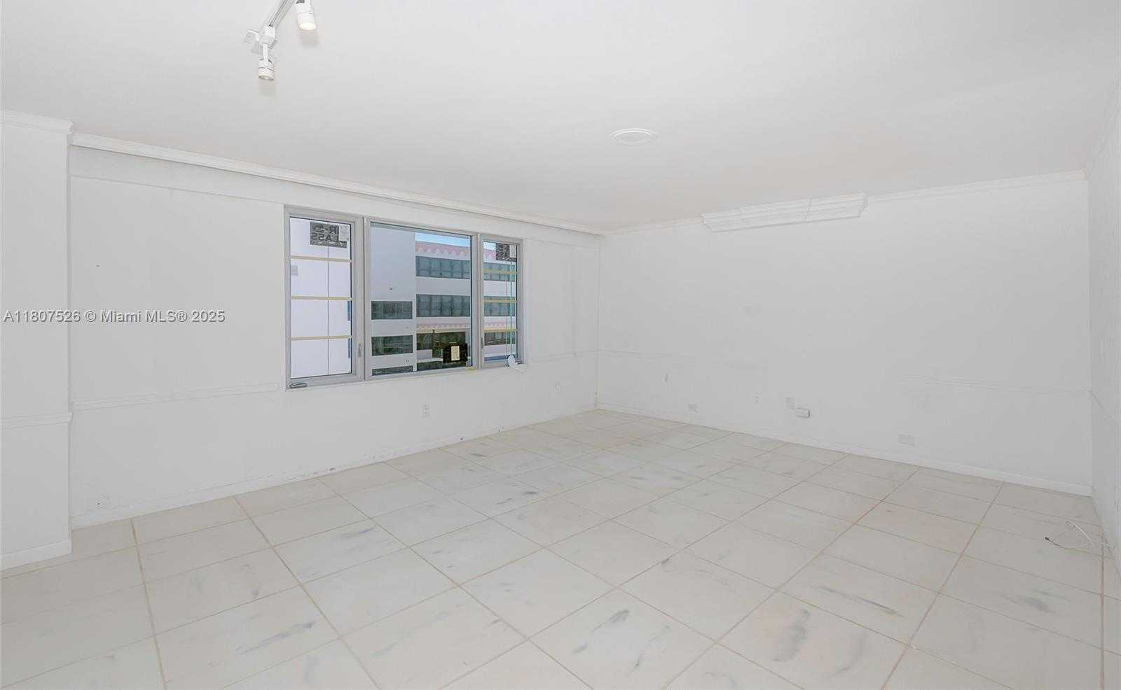 Small Image of 5255 COLLINS AVE #14D, Miami Beach Number 33