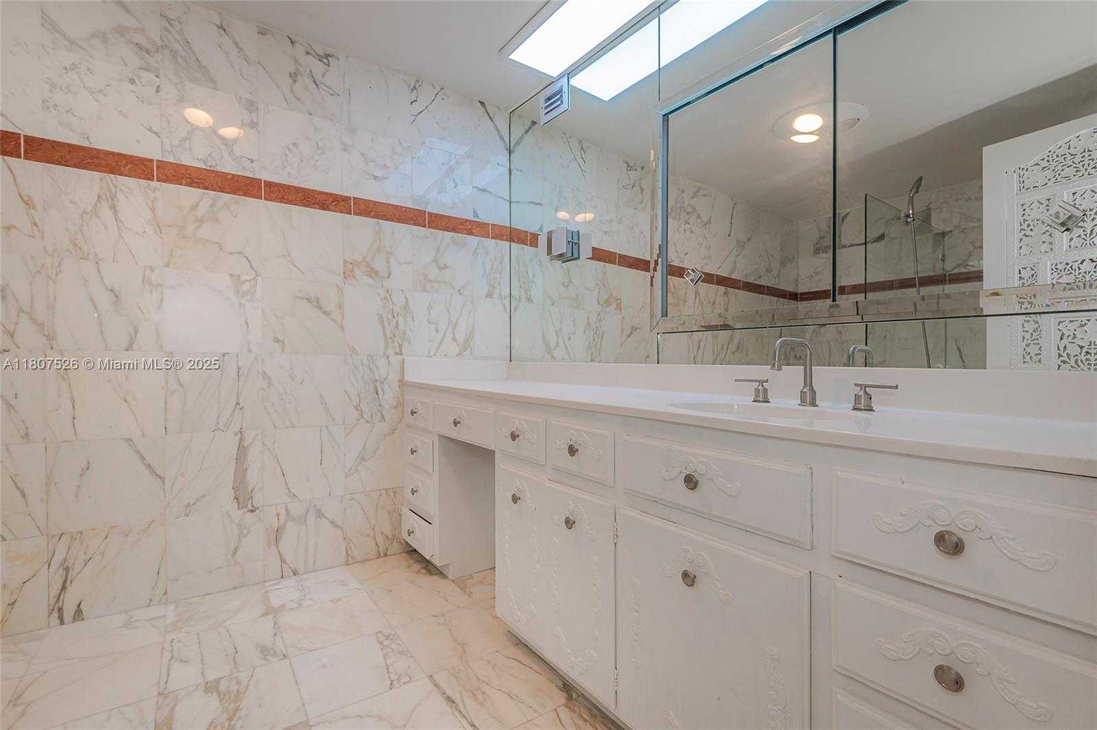 Small Image of 5255 COLLINS AVE #14D, Miami Beach Number 38