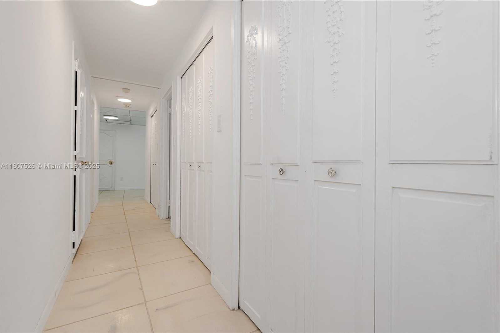 Small Image of 5255 COLLINS AVE #14D, Miami Beach Number 40