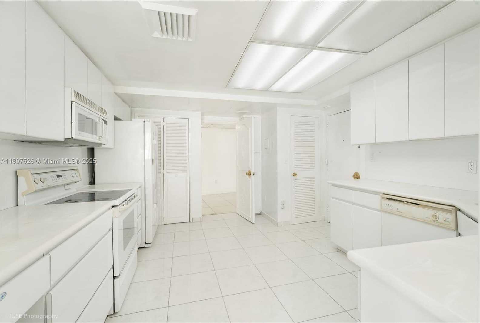 Small Image of 5255 COLLINS AVE #14D, Miami Beach Number 6