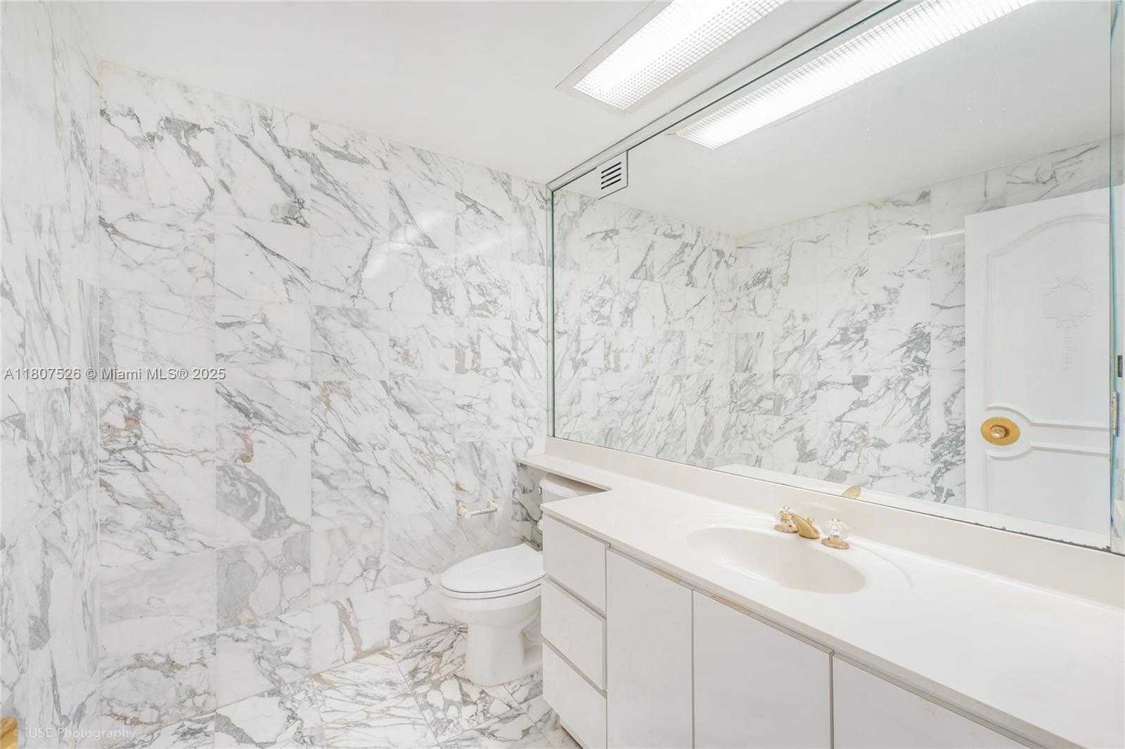 Small Image of 5255 COLLINS AVE #14D, Miami Beach Number 7