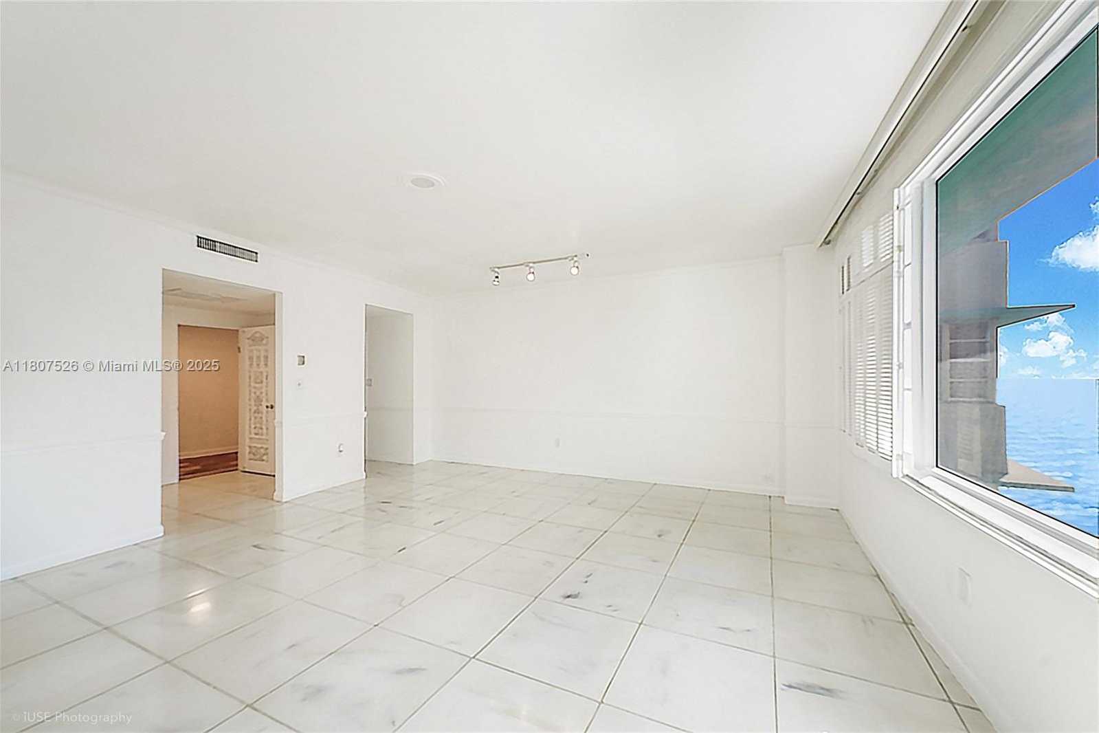 Small Image of 5255 COLLINS AVE #14D, Miami Beach Number 8