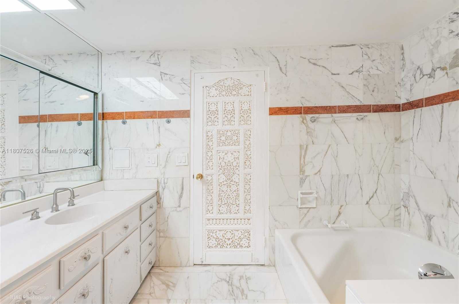 Small Image of 5255 COLLINS AVE #14D, Miami Beach Number 9