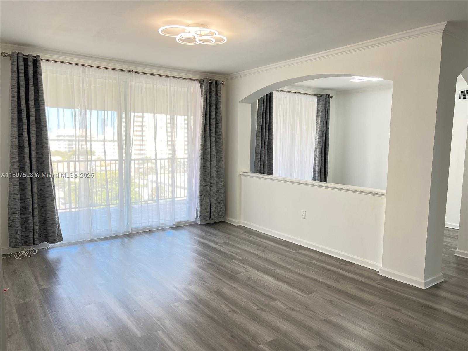 Small Image of 17150 NORTH BAY RD #2814, Sunny Isles Beach Number 2
