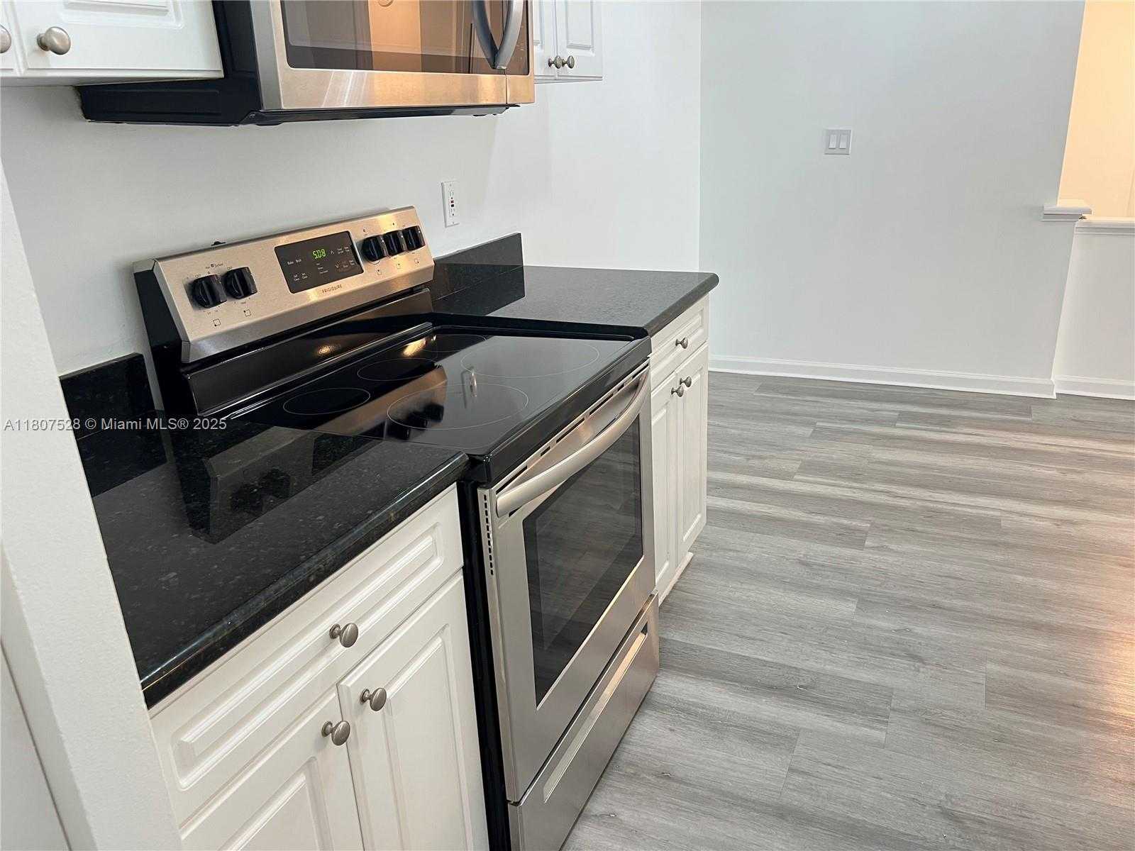 Small Image of 17150 NORTH BAY RD #2814, Sunny Isles Beach Number 5
