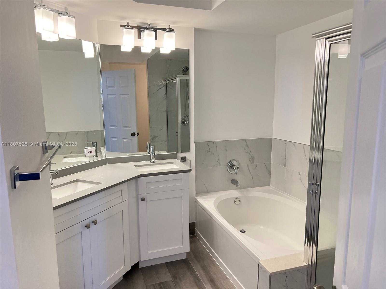 Small Image of 17150 NORTH BAY RD #2814, Sunny Isles Beach Number 9