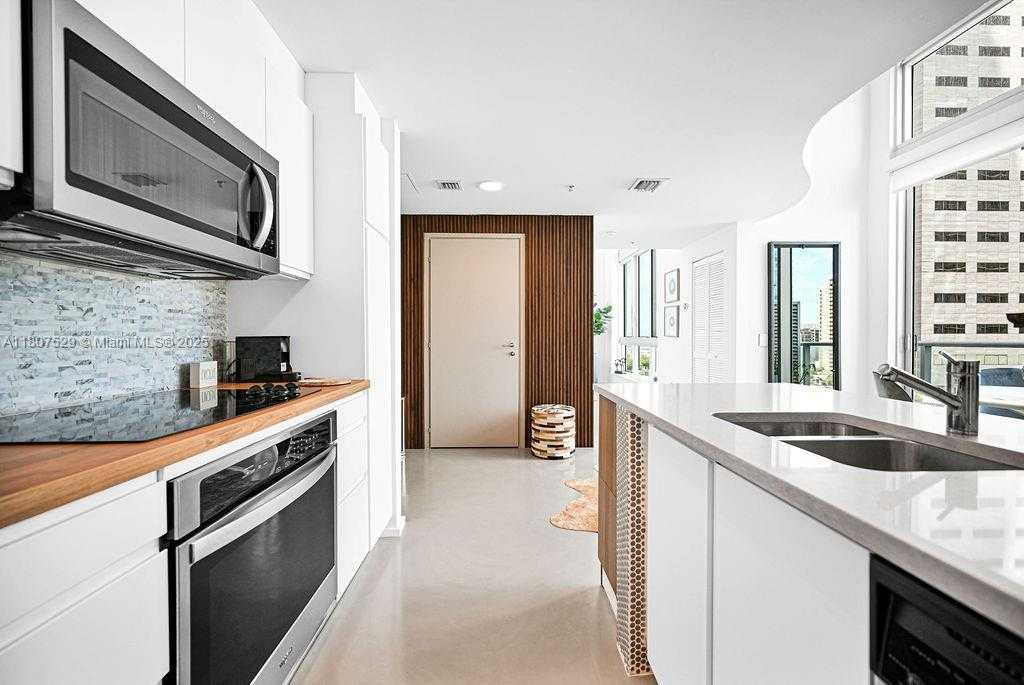 Small Image of 300 SOUTH BISCAYNE BLVD #L-1232, Miami Number 16