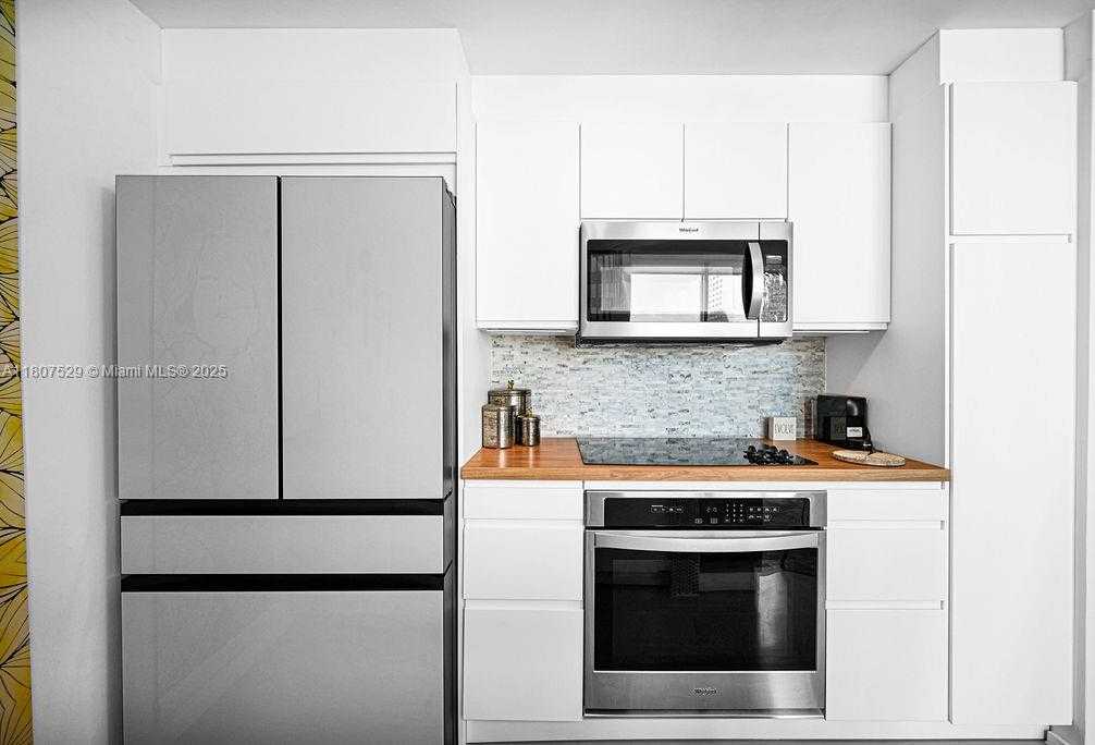 Small Image of 300 SOUTH BISCAYNE BLVD #L-1232, Miami Number 20