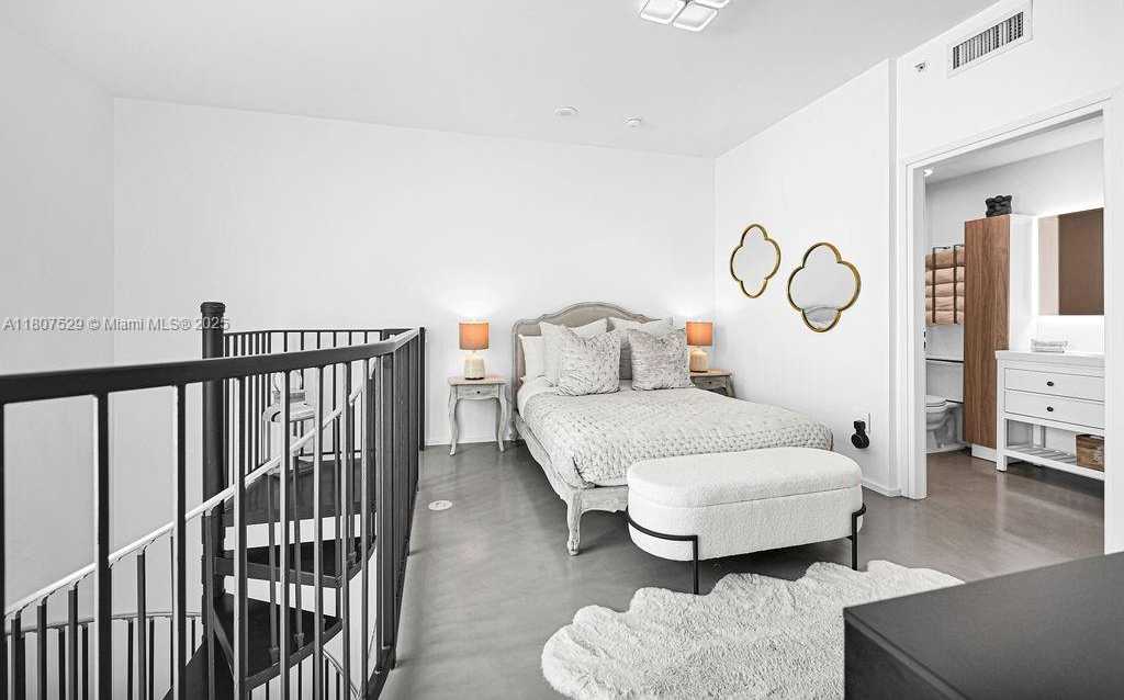Small Image of 300 SOUTH BISCAYNE BLVD #L-1232, Miami Number 23