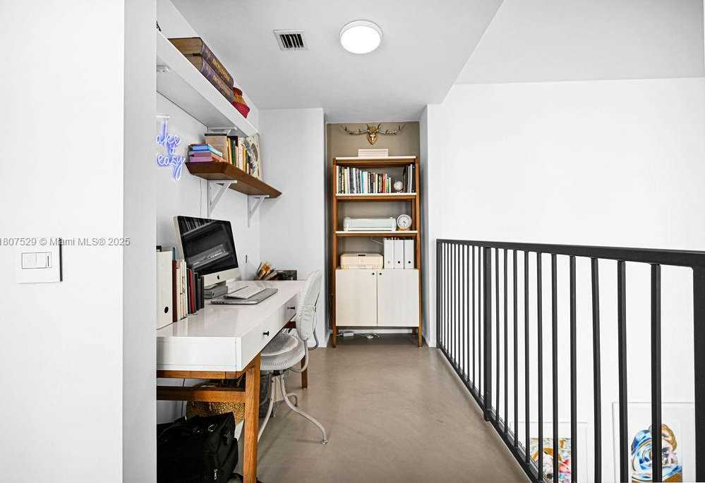Small Image of 300 SOUTH BISCAYNE BLVD #L-1232, Miami Number 26