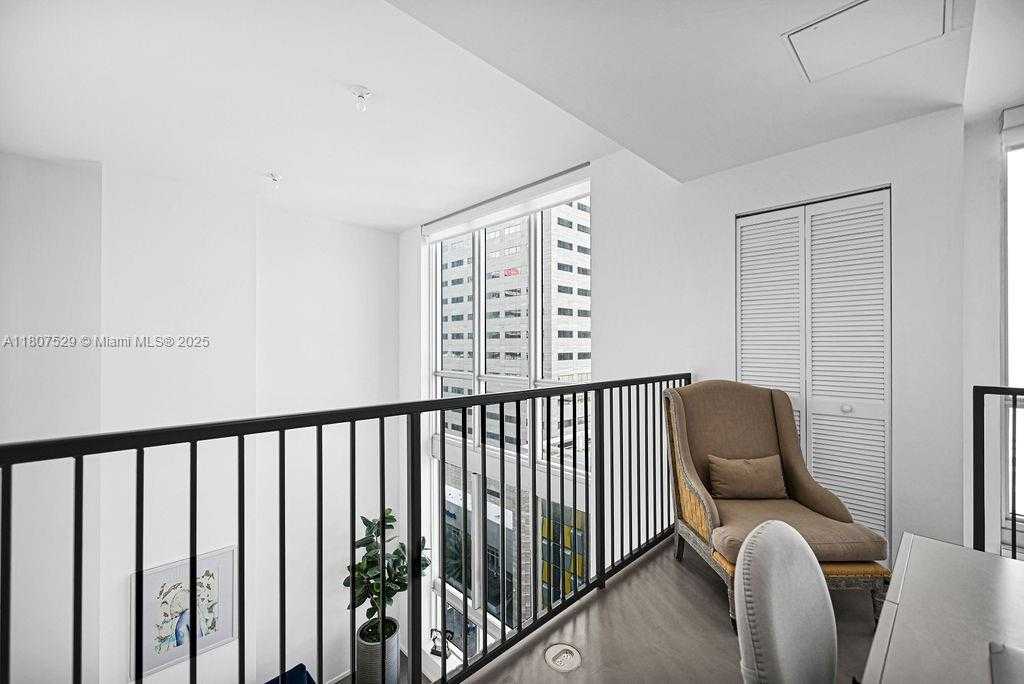 Small Image of 300 SOUTH BISCAYNE BLVD #L-1232, Miami Number 29