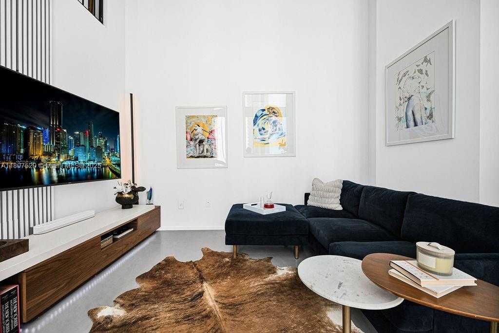 Small Image of 300 SOUTH BISCAYNE BLVD #L-1232, Miami Number 3
