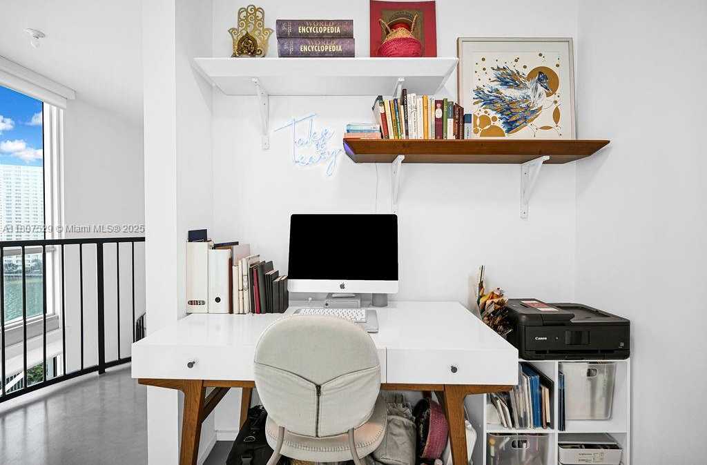 Small Image of 300 SOUTH BISCAYNE BLVD #L-1232, Miami Number 31