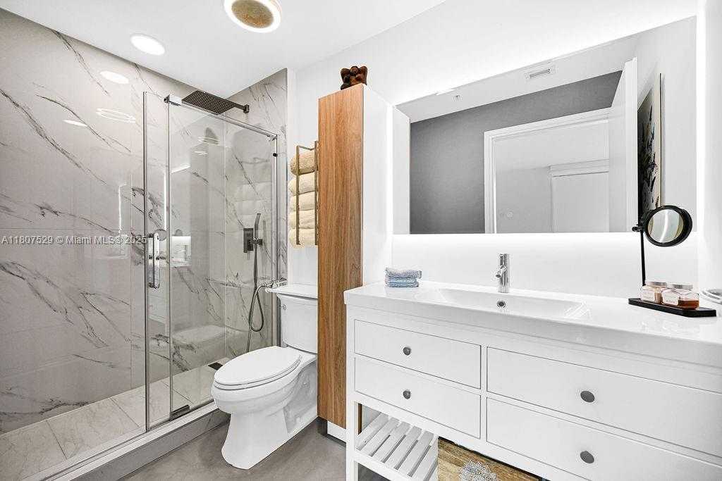 Small Image of 300 SOUTH BISCAYNE BLVD #L-1232, Miami Number 32