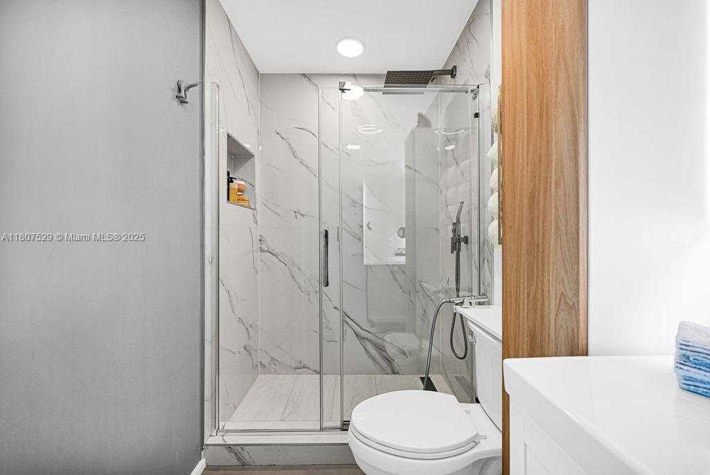 Small Image of 300 SOUTH BISCAYNE BLVD #L-1232, Miami Number 33