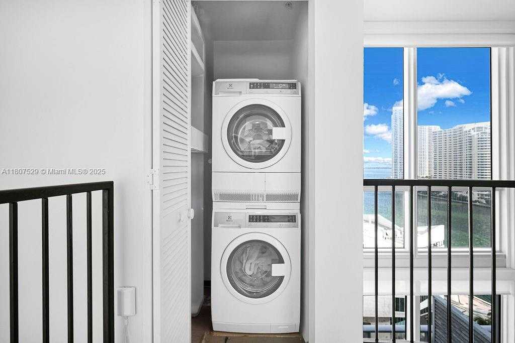 Small Image of 300 SOUTH BISCAYNE BLVD #L-1232, Miami Number 35