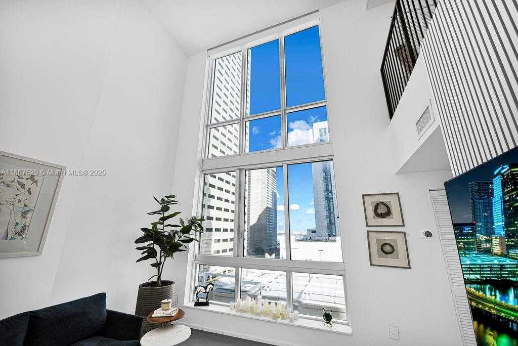 Small Image of 300 SOUTH BISCAYNE BLVD #L-1232, Miami Number 4