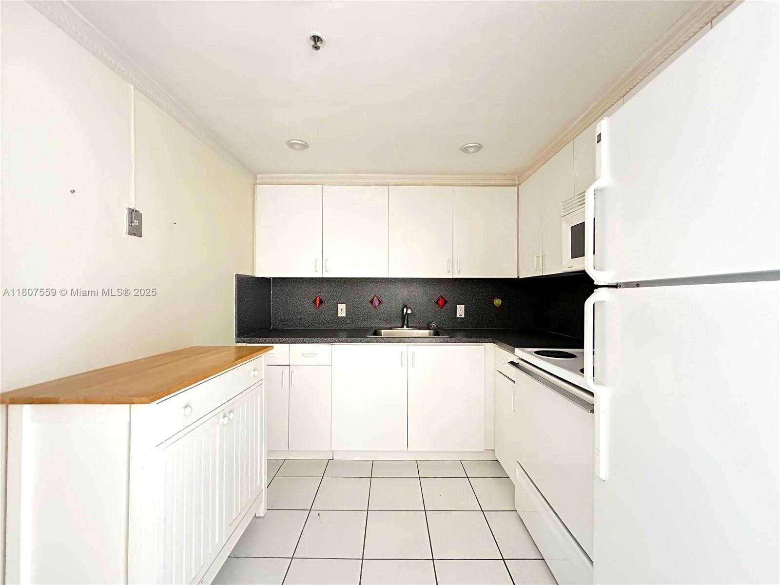 Small Image of 2829 INDIAN CREEK DR #1105, Miami Beach Number 2