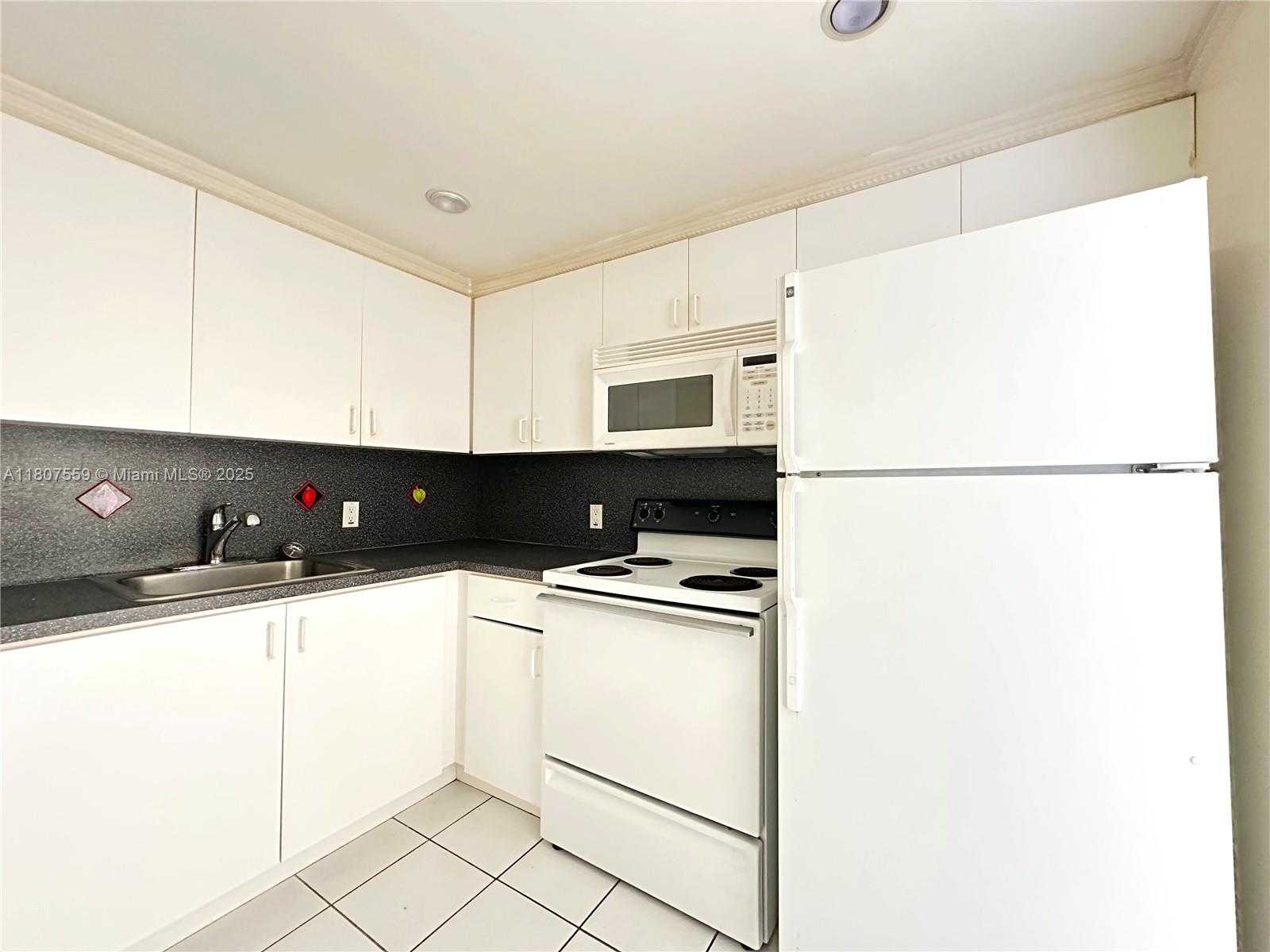 Small Image of 2829 INDIAN CREEK DR #1105, Miami Beach Number 3